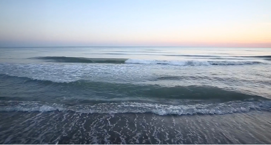 Bild einer Meeresbrandung, fließende Energie